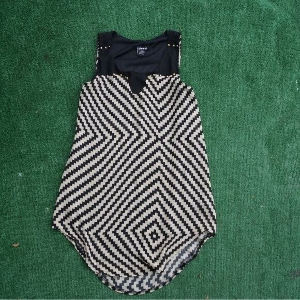 Swoon Black and Cream Sleeveless Tunic Size S
